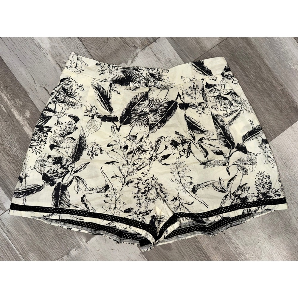 Umgee Shorts Women Cream Black Botanical Floral Crochet Lace Trim NWT Small